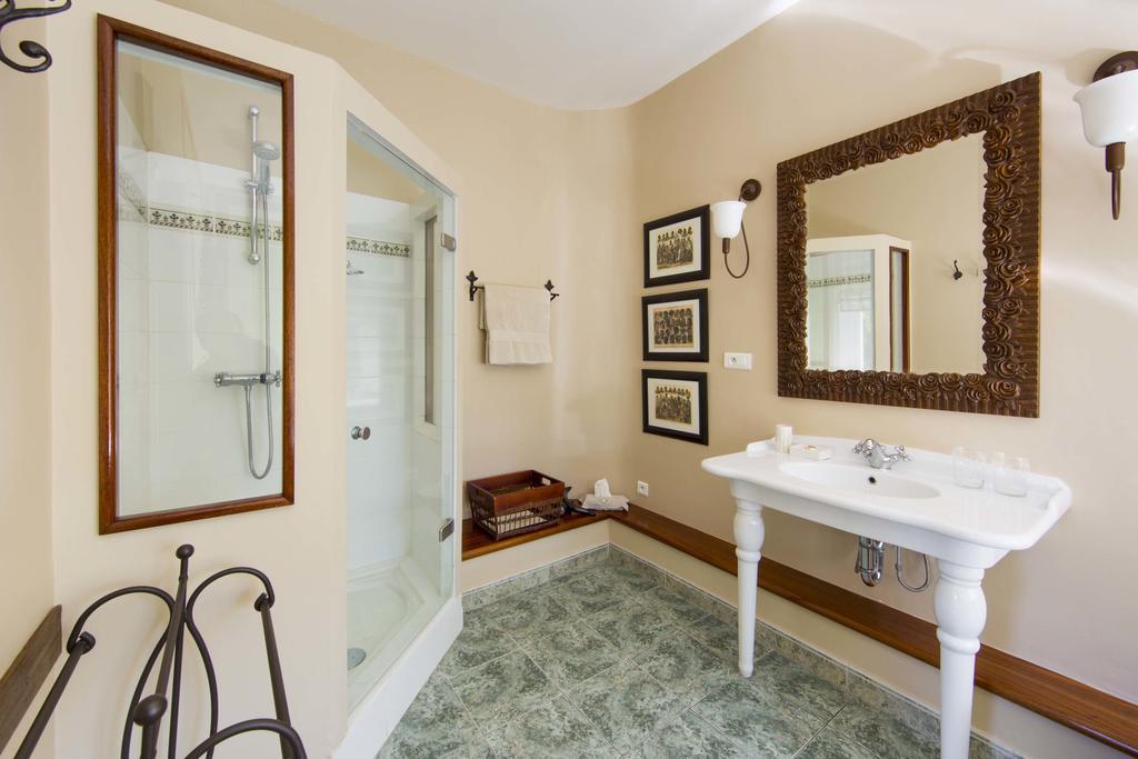Chateau Talaud Bed & Breakfast Loriol-du-Comtat Rom bilde
